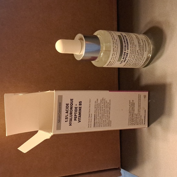 It cosmetics Bye Bye Lines serum. 1.5 Hyaluronic Acid, peptide + vitamin B5. - Picture 2 of 4